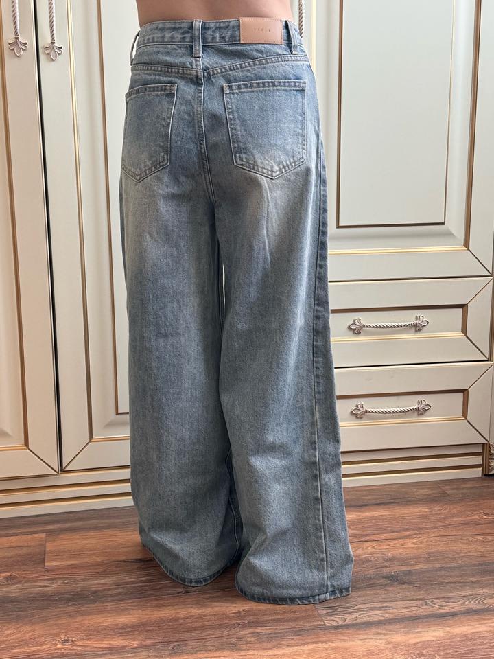 Джинсы абсолютно новые