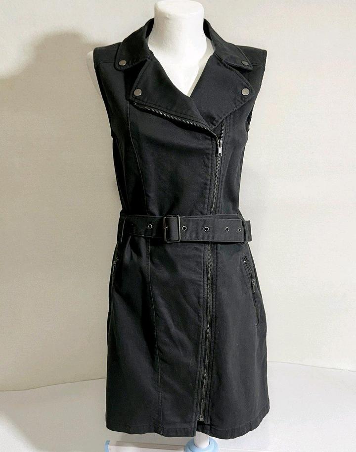 Новое платье жилет H&M р 44 или маленький 46 с поясом джинсовая жилетка