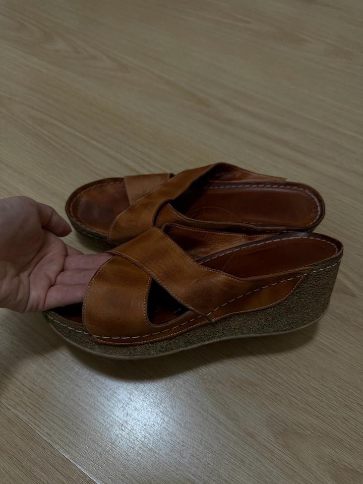 Мягкие кожаные шлепанцы (практически не носили)