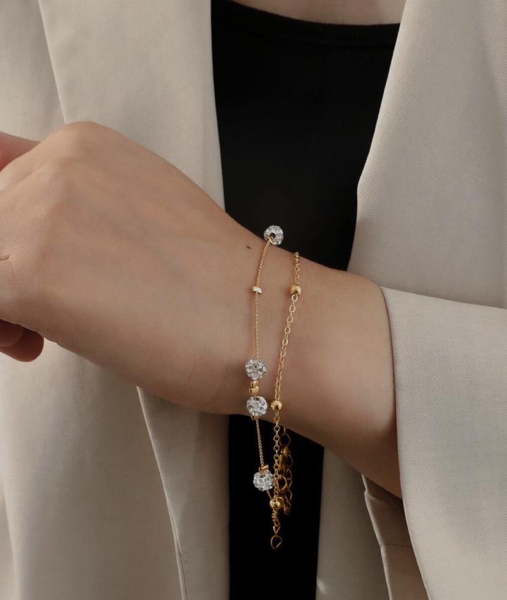 Красивый элегантный браслет из сплава со стразами