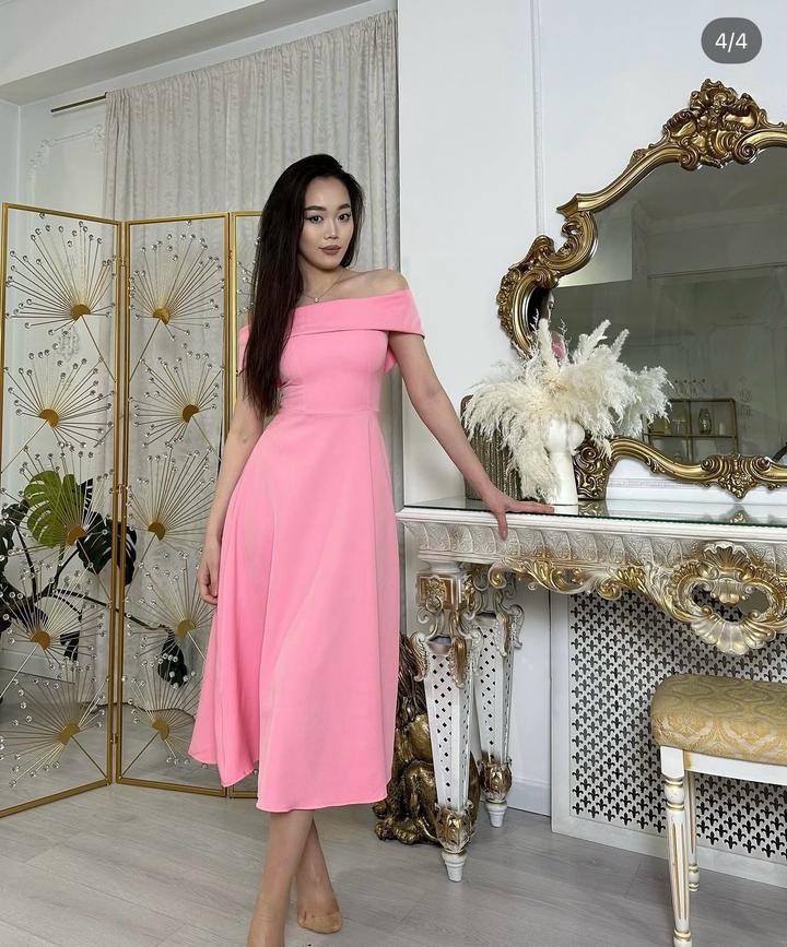 Розовое платье