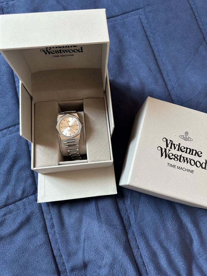 Часы Vivienne Westwood