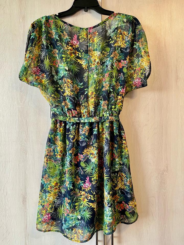 Летнее платье Stradivarius