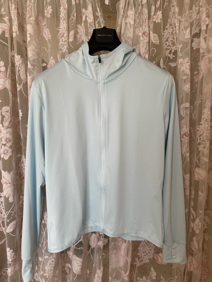 Спортивная ветровка