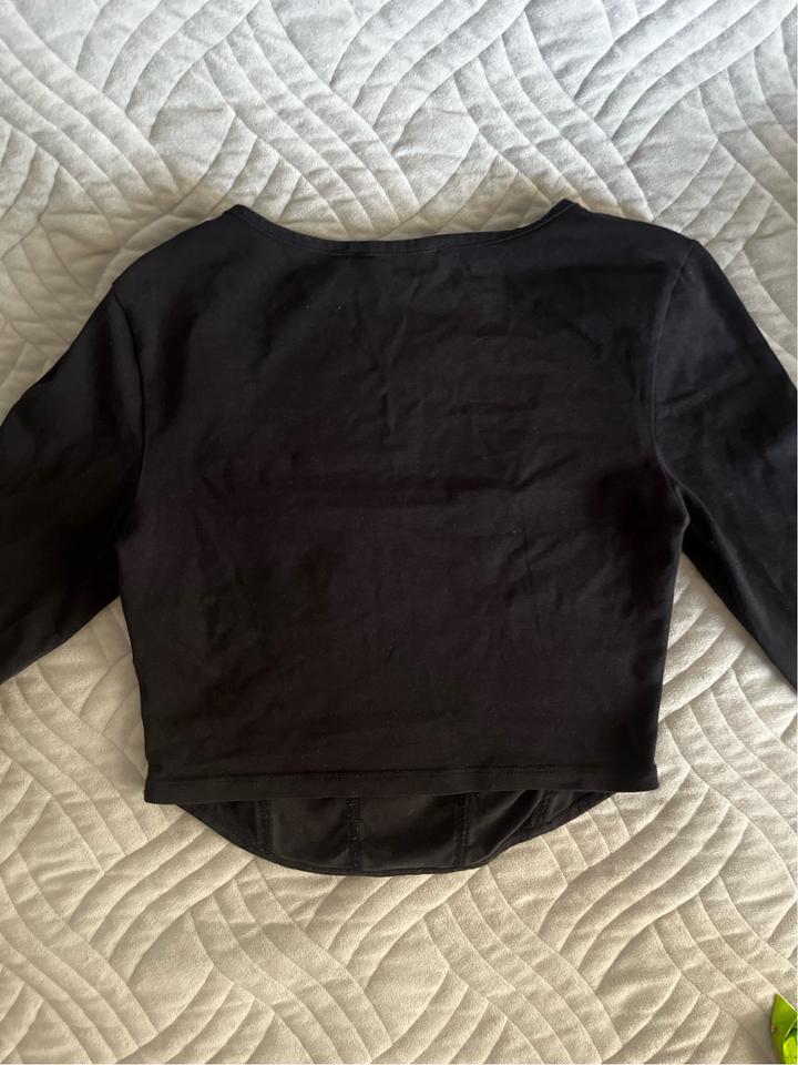 Топ с длинными рукавами