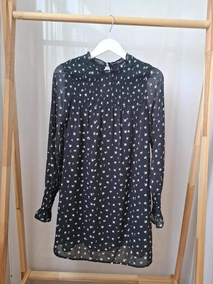 Черное платье H&M