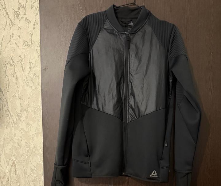 Курточка от Reebok s