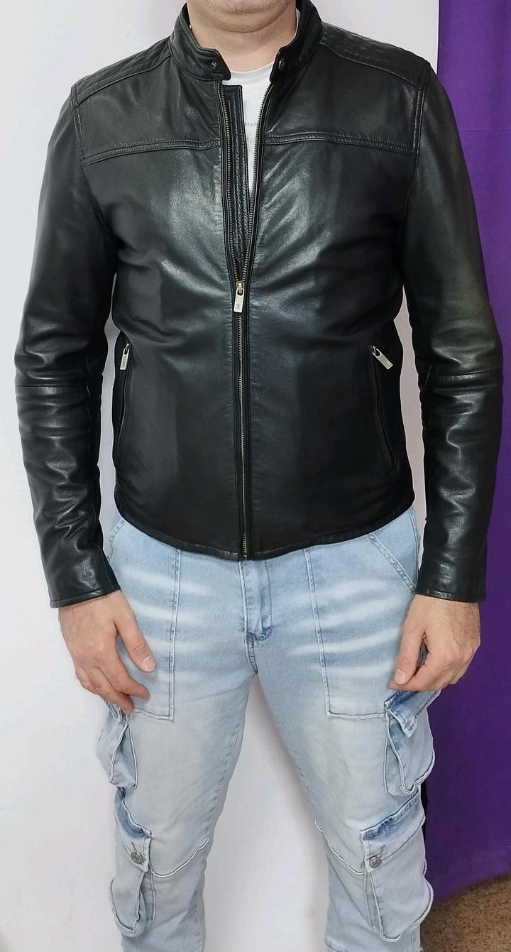 Кожаная куртка Massimo Dutti.