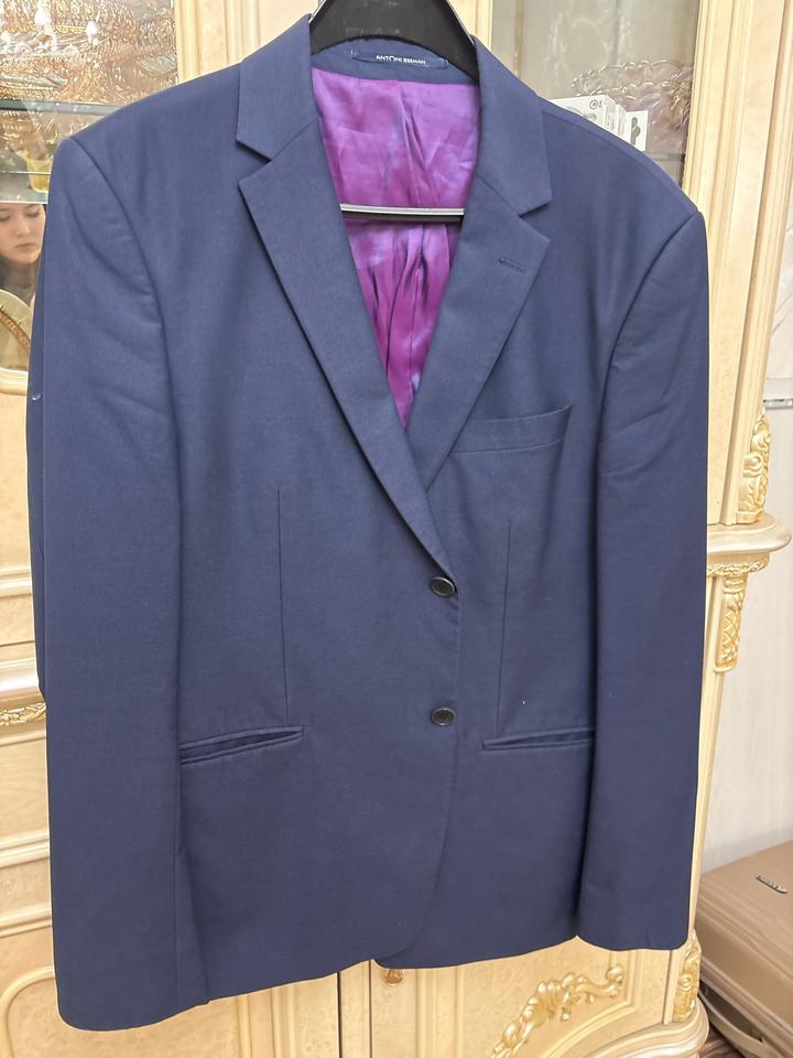 Темно синий пиджак