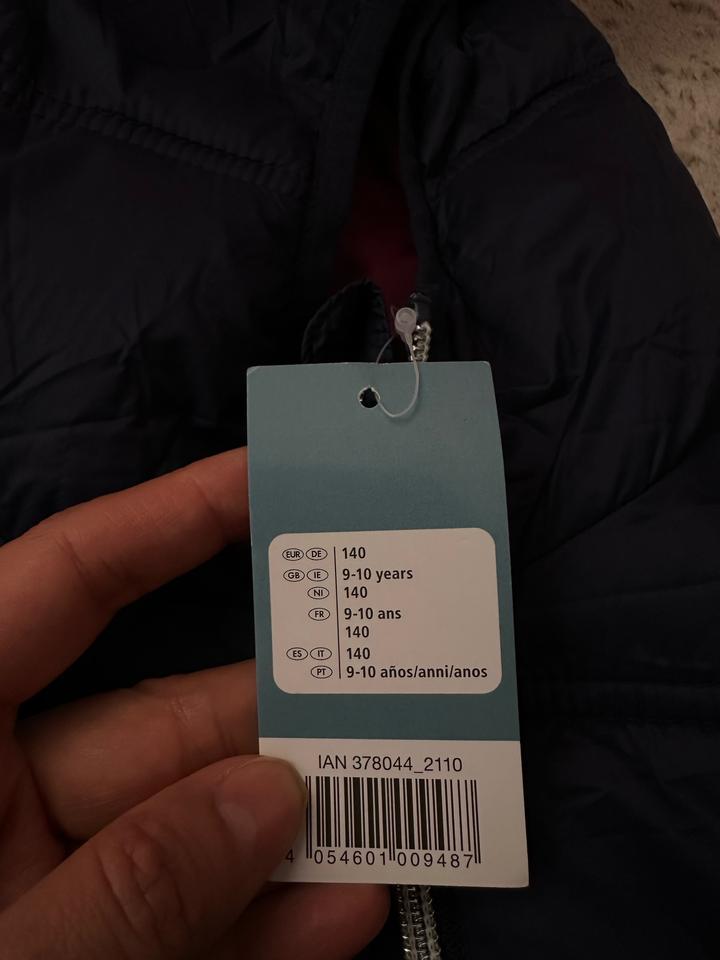 Продам куртку на осень весну рост 140 см; 9-10 лет