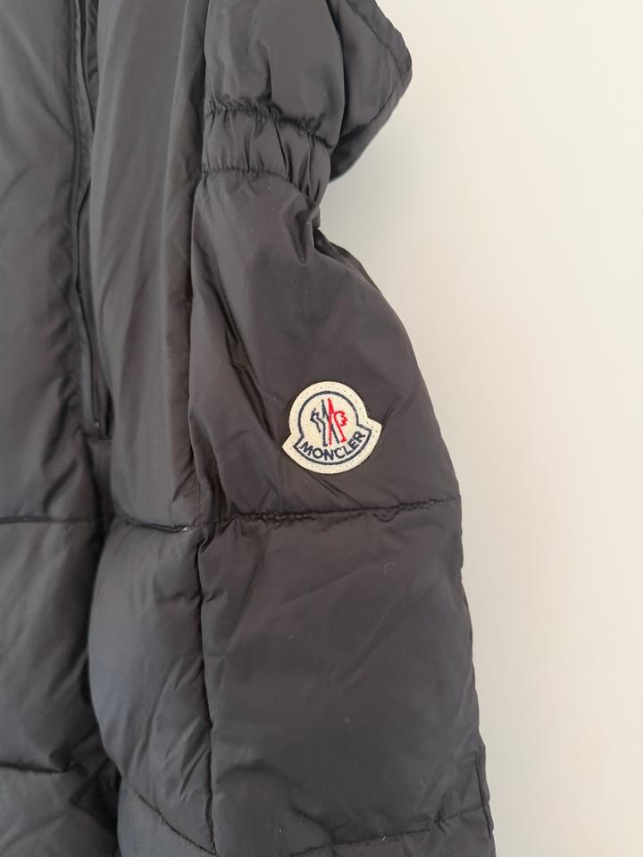 Зимний пуховый комбинезон moncler