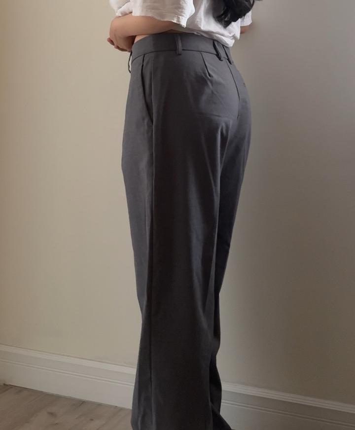 Брюки серые Mango