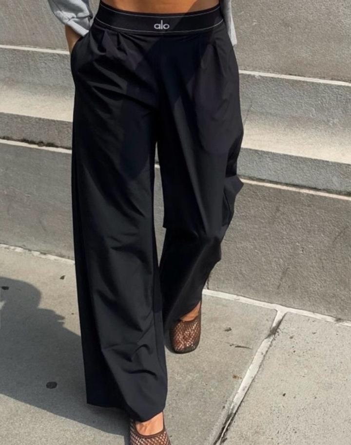 Брюки черные Alo