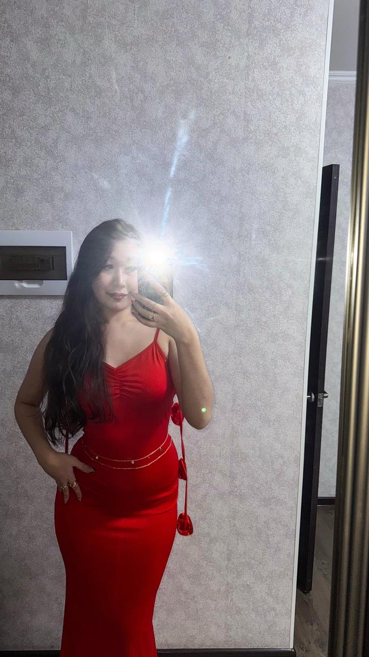 Красное платье