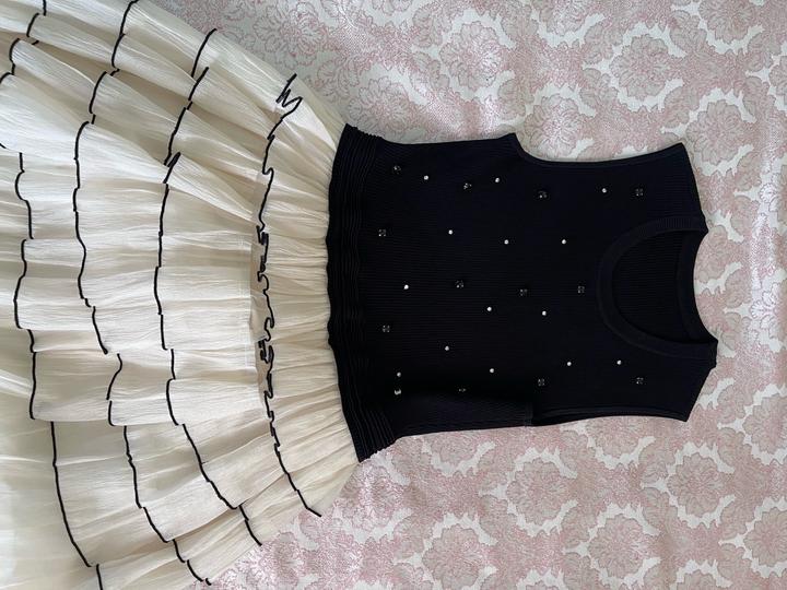 Стильное платье с камнями