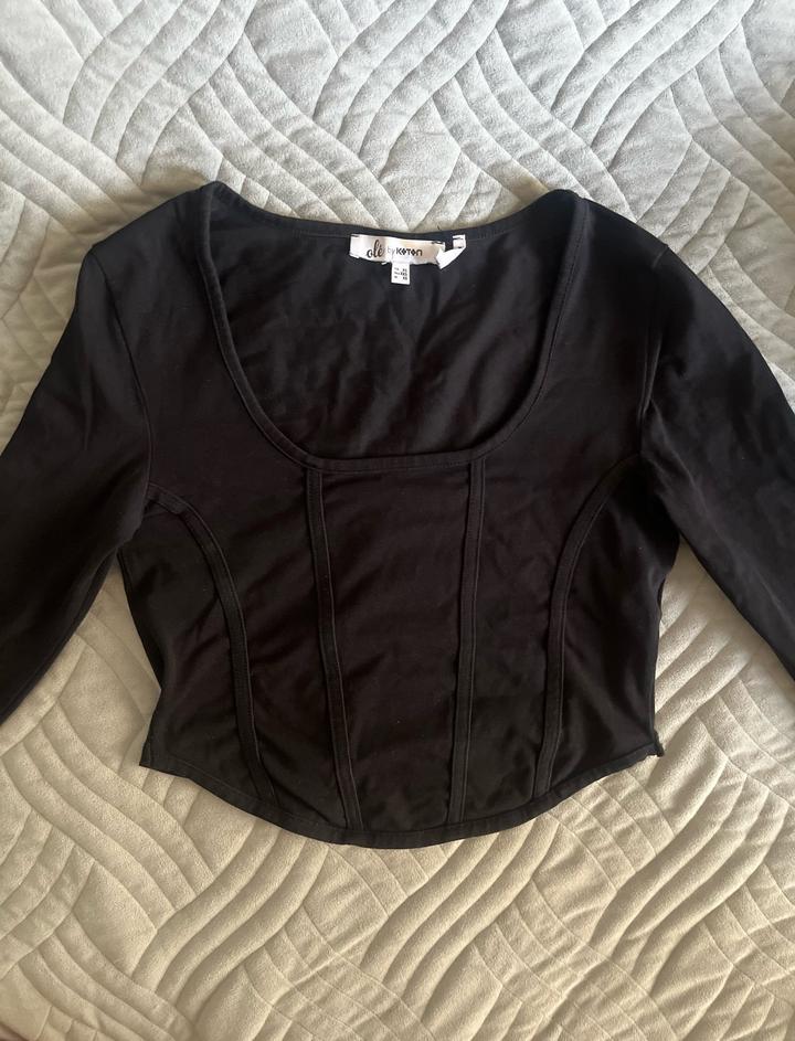 Топ с длинными рукавами