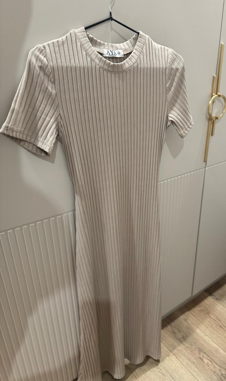 Бежевое платье лапша