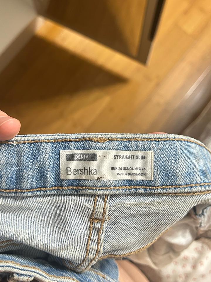 Джинсы Bershka