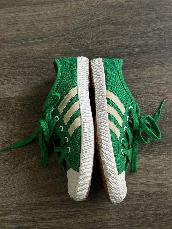 Кроссовки adidas