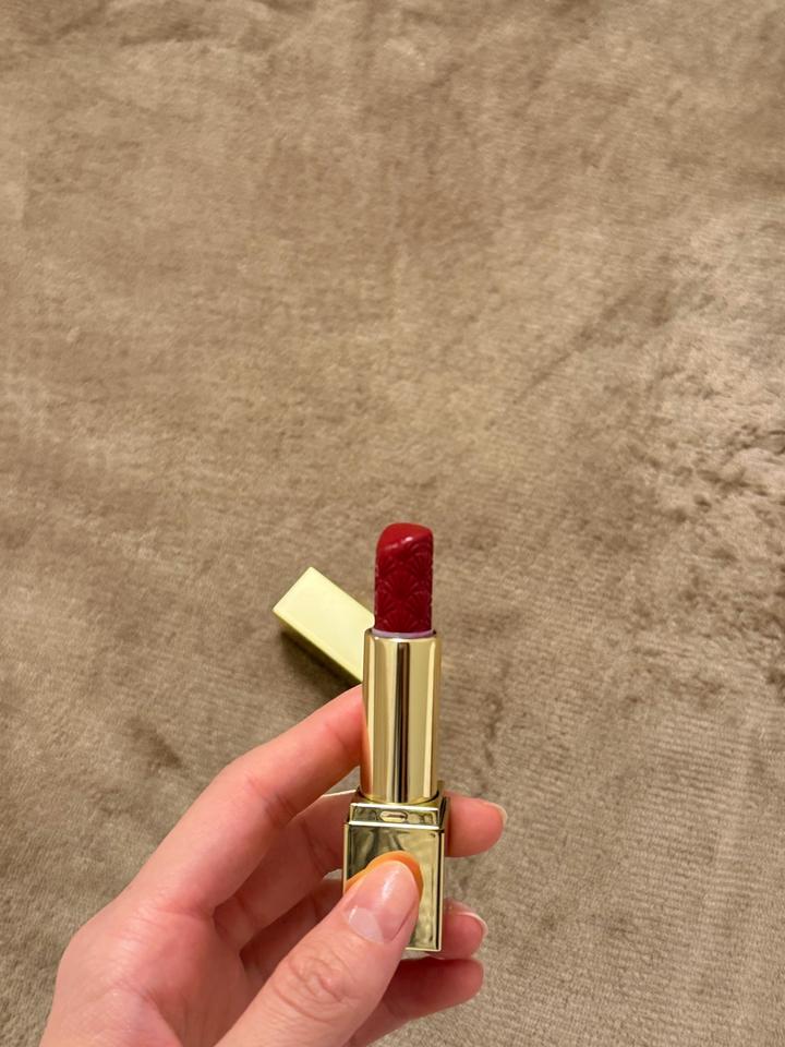Помада красная от Estee Lauder