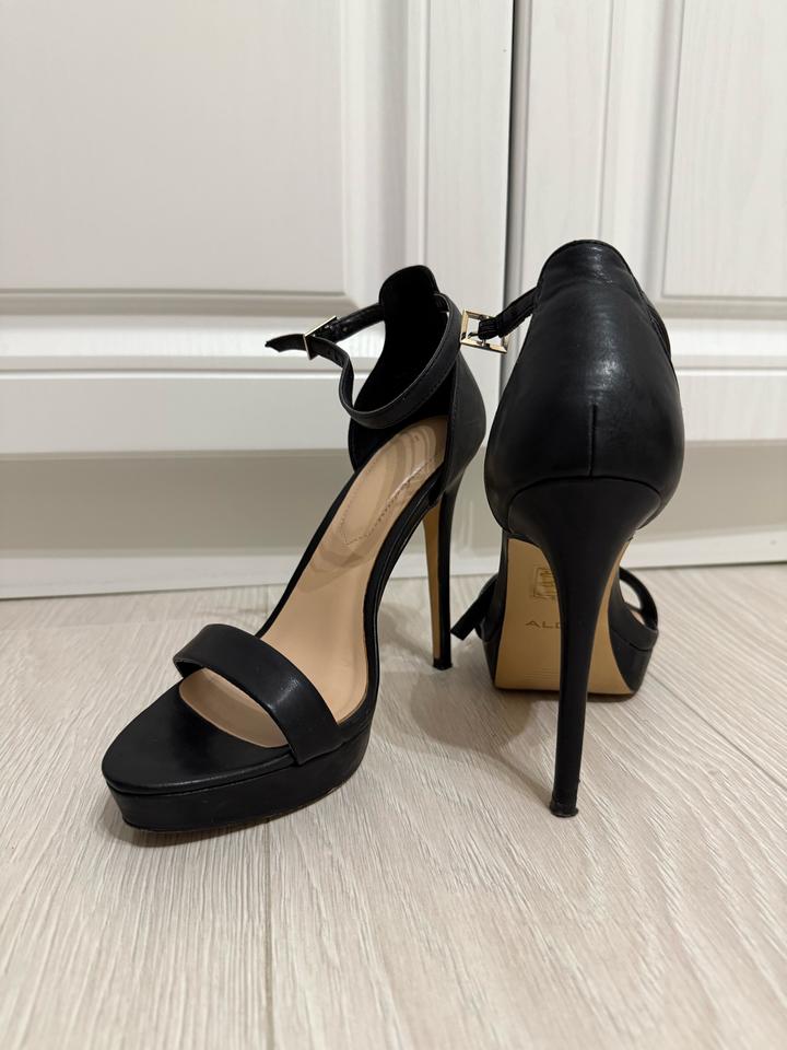 Черные босоножки на каблуке