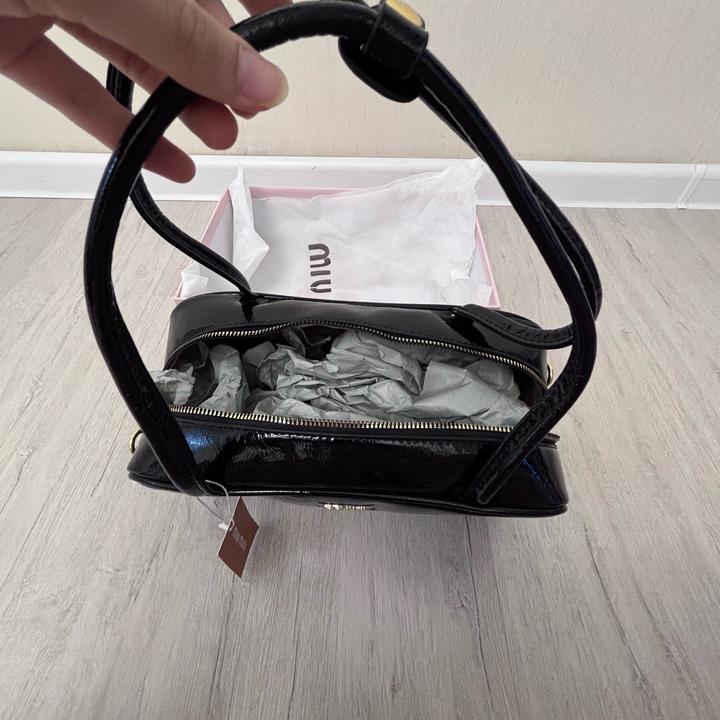 ✨ Miu Miu Barrel Bag ✨Стильная сумка-бочонок Miu Miu из лаковой кожи