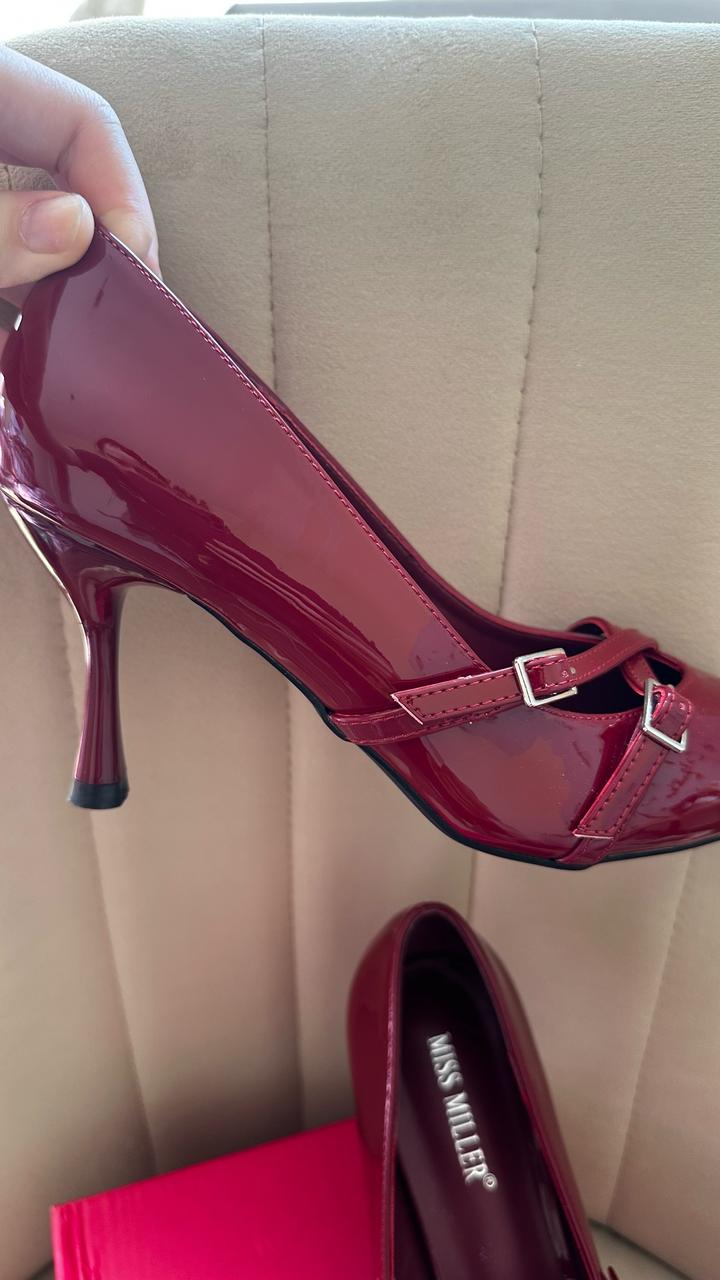 Бордовые лакированные туфли 38 р. Абсолютно новые.