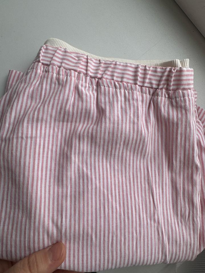 Розовые шорты в полоску