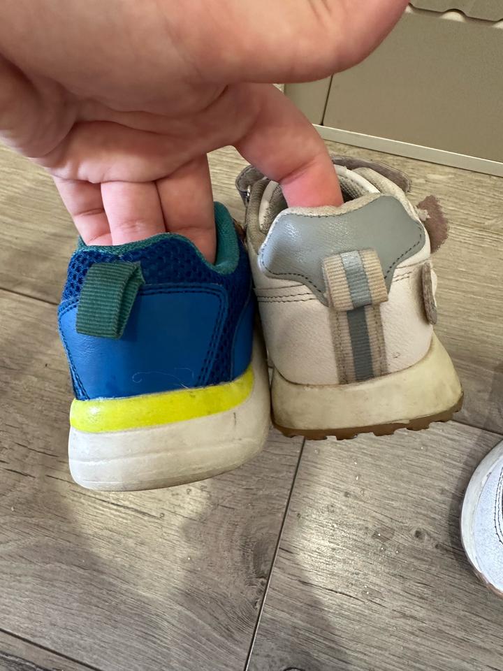 2 пары кроссовки 28