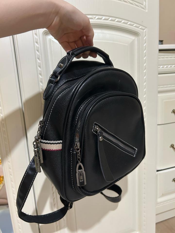 черный рюкзак