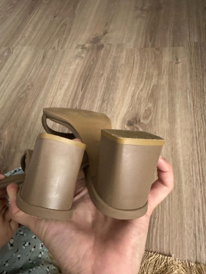 Босоножка шлепка