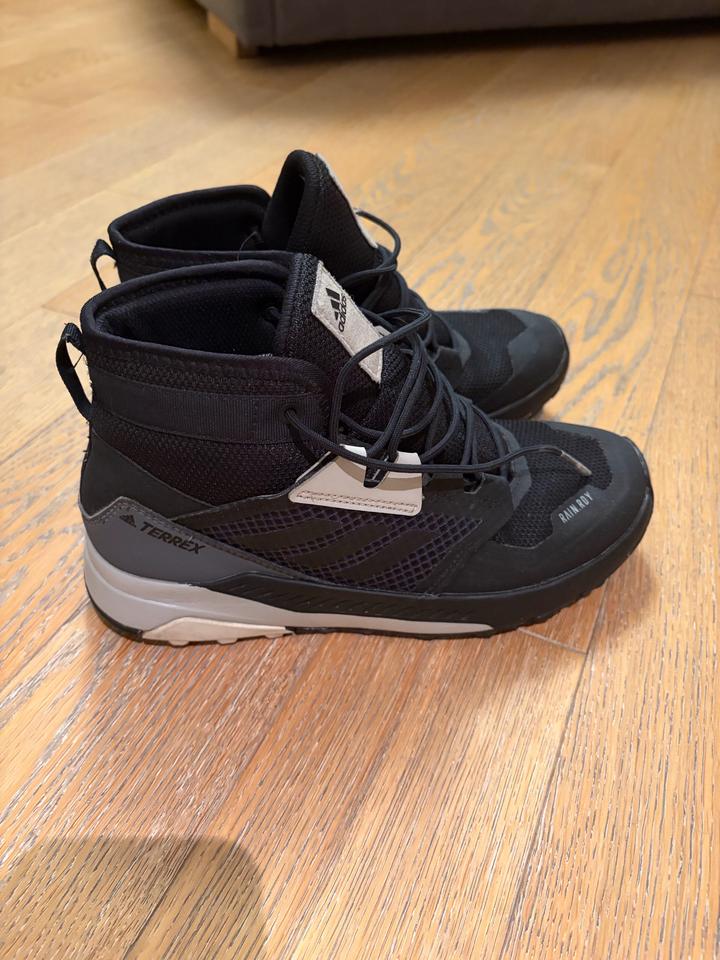 Кроссовки Adidas