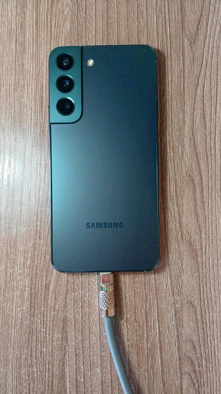 Продам Samsung s22 5g