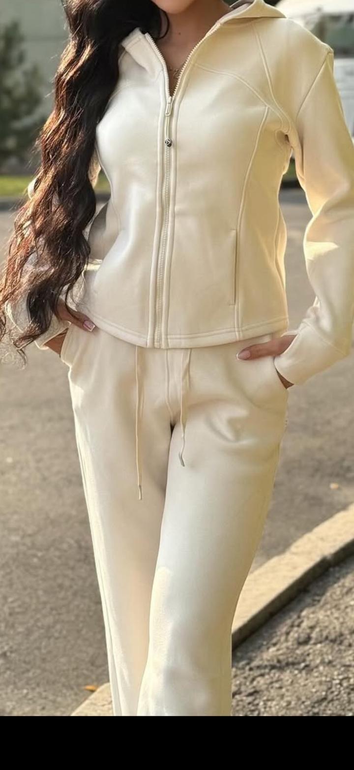 Двойка спортивная бежевая