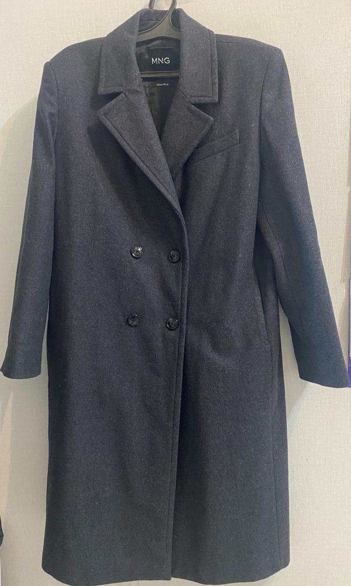 Демисезонное шерстяное пальто от Mango