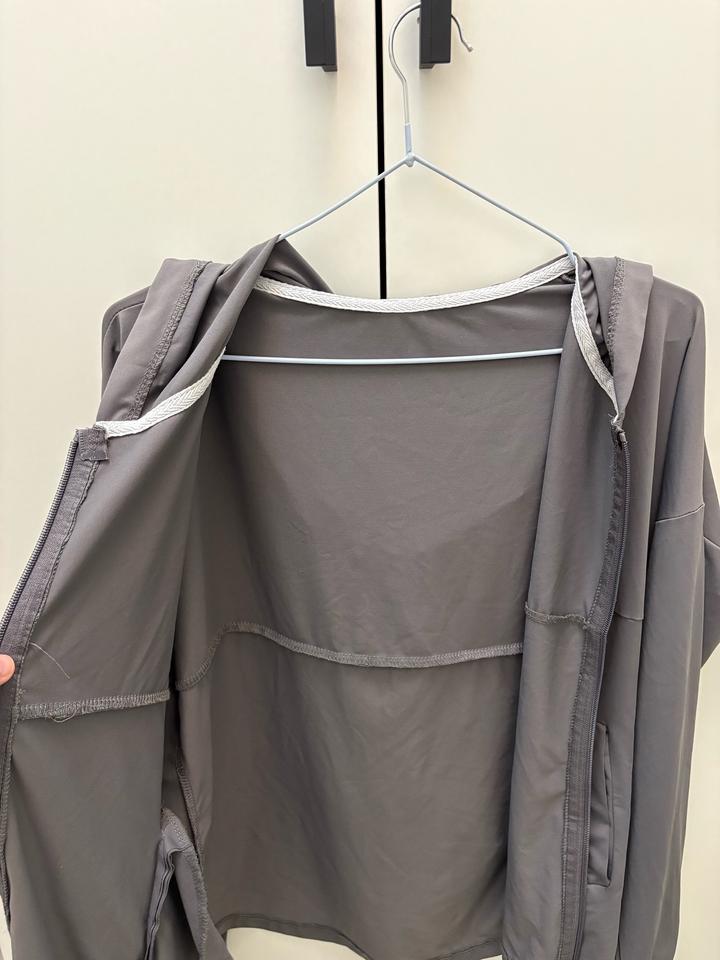 Спортивная кофточка