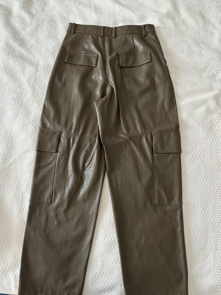 Брюки из экокожи Mango