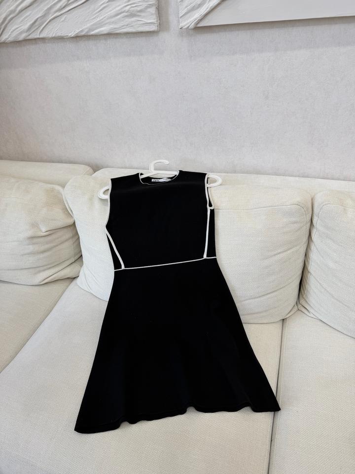 Черное мини платье Zara