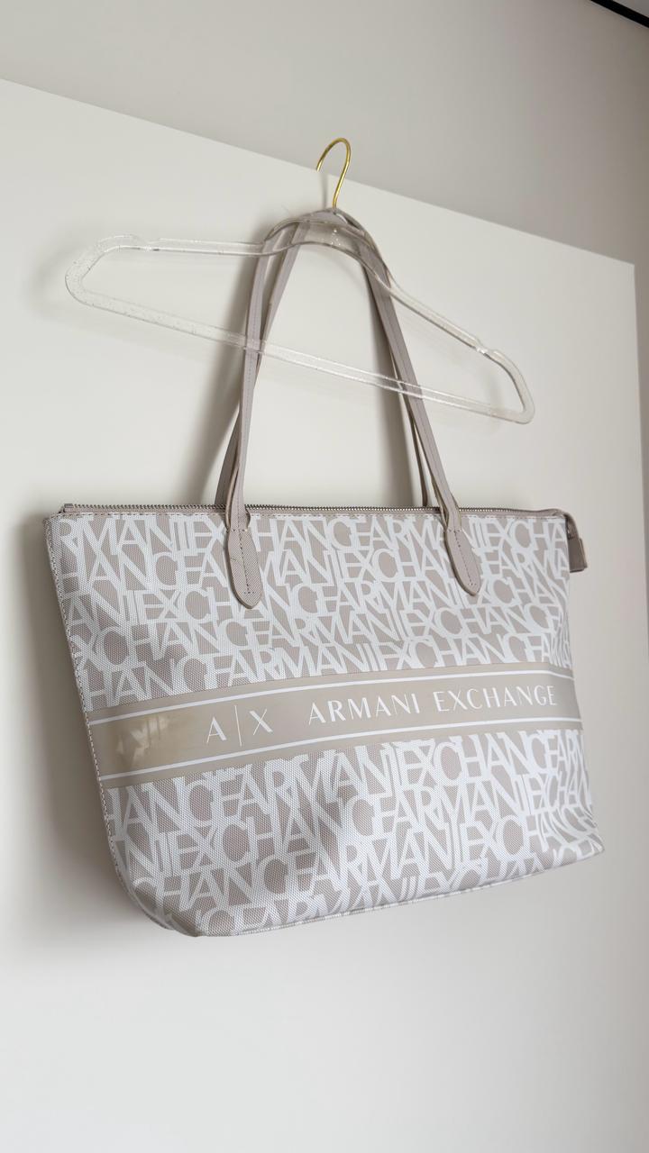 Розовая сумка Armani Exchange