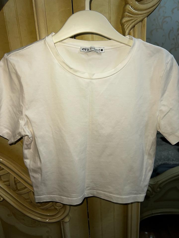 Базовая белая футболка