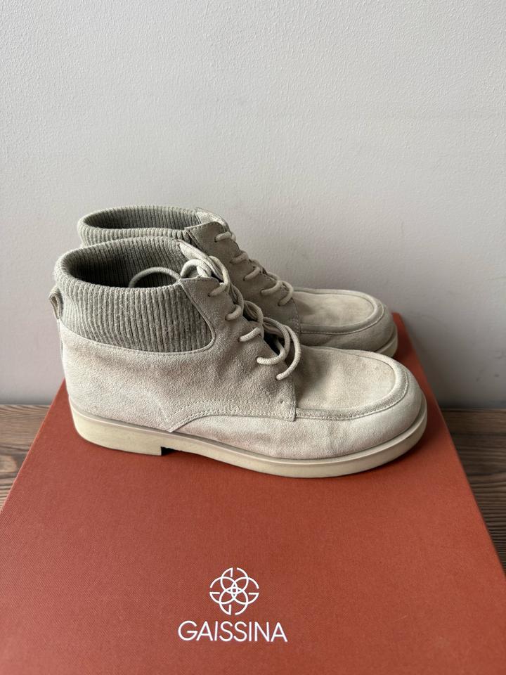 Бежевые ботинки