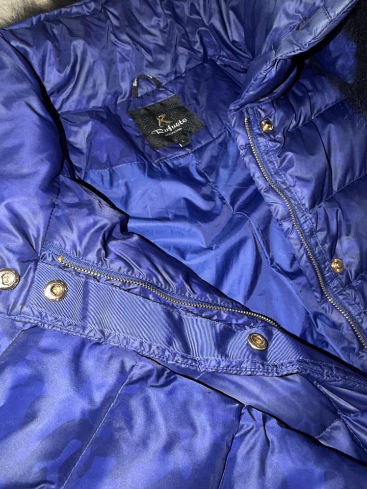 Синий пуховик