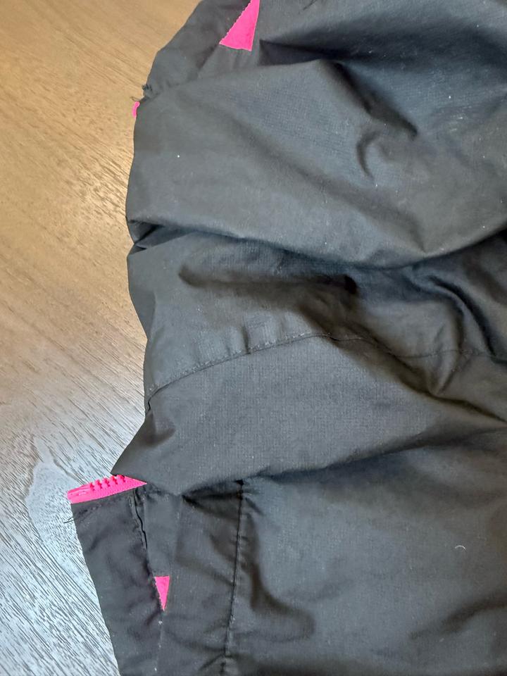 Nike оригинал ветровка на девочку 4–5 лет (104–110 см) чёрный с розовым подклад