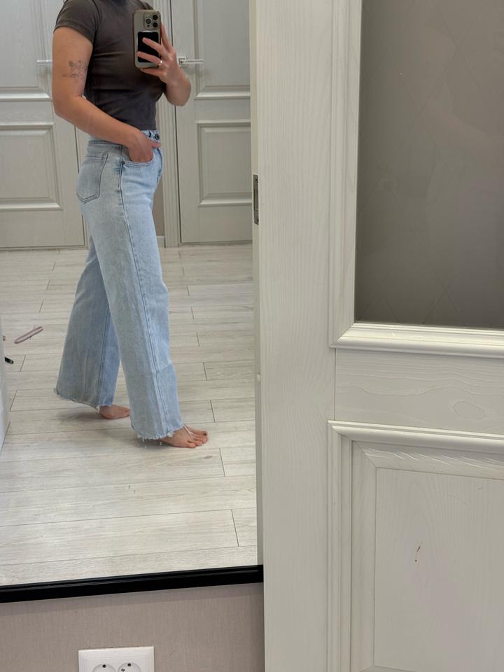 Джинсы , светло синего цвета