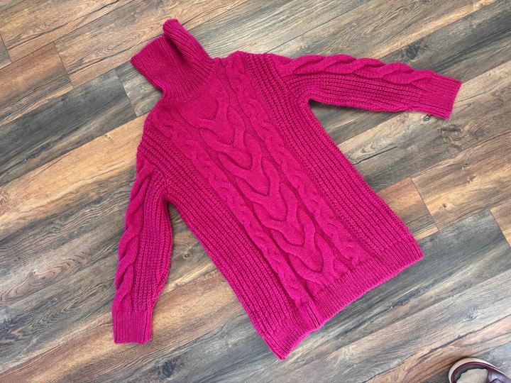 Свитер абсолютно новый