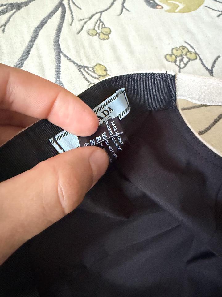 Кепка Prada