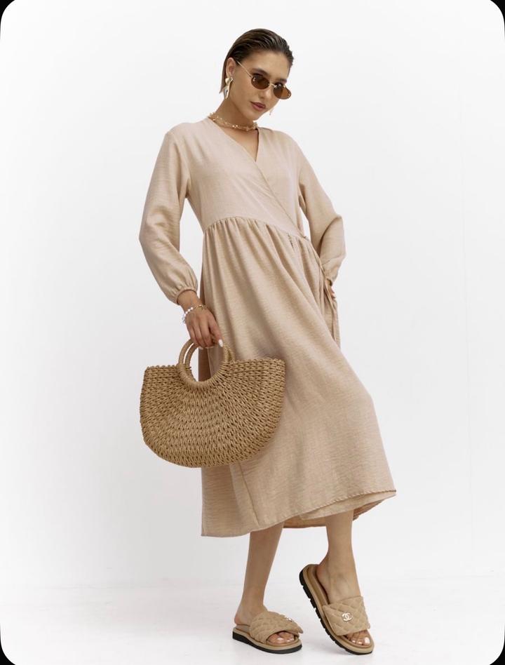 Бежевое платье