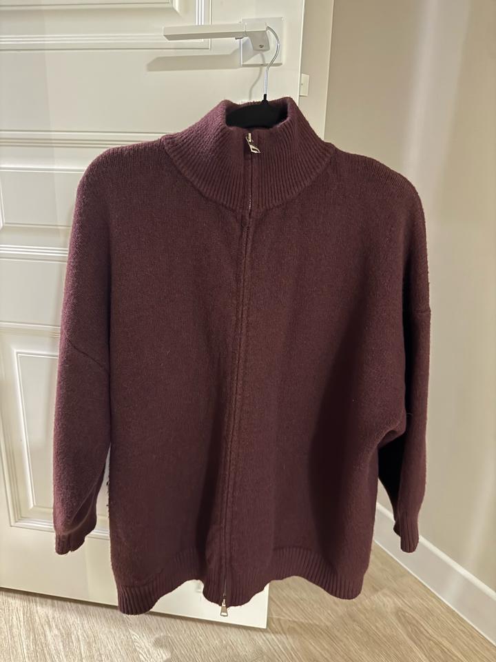 Кофта на замке