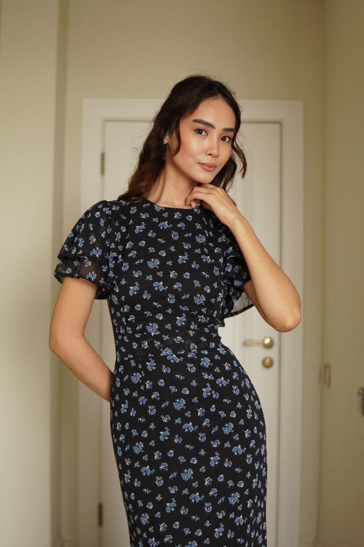 Платье черное с цветочками новое