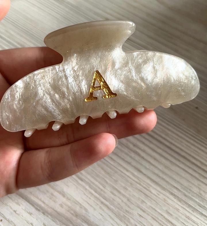 Заколка с инициалом